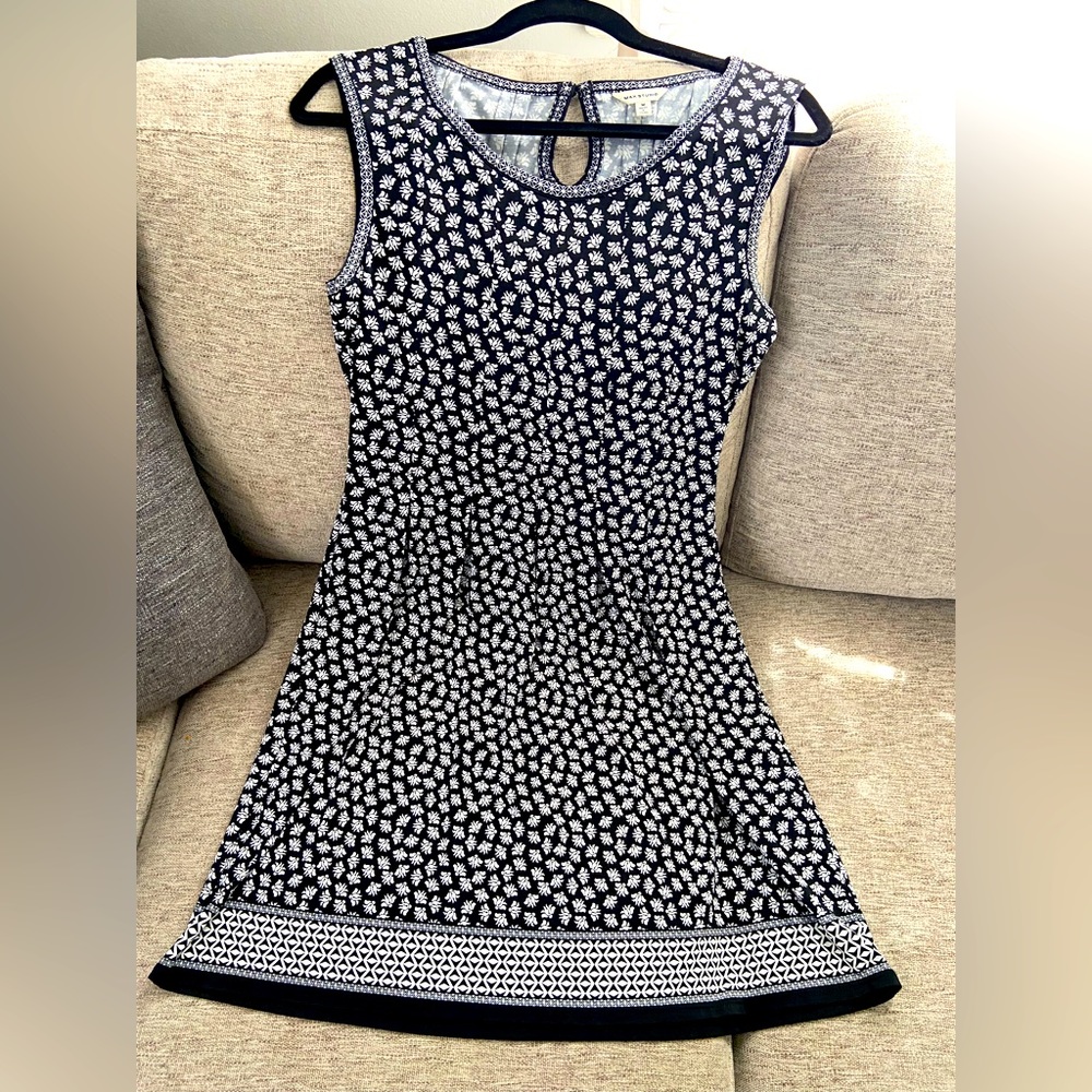 Max Studio Black and White Knee Length Dress Size Medium